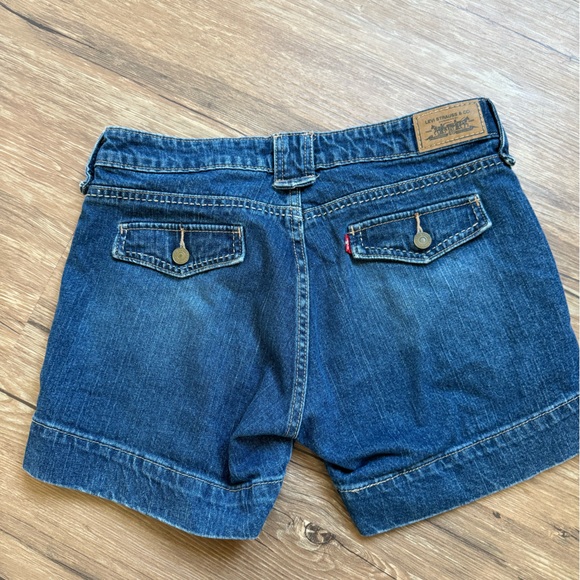 Levi’s shorts - Picture 5 of 9